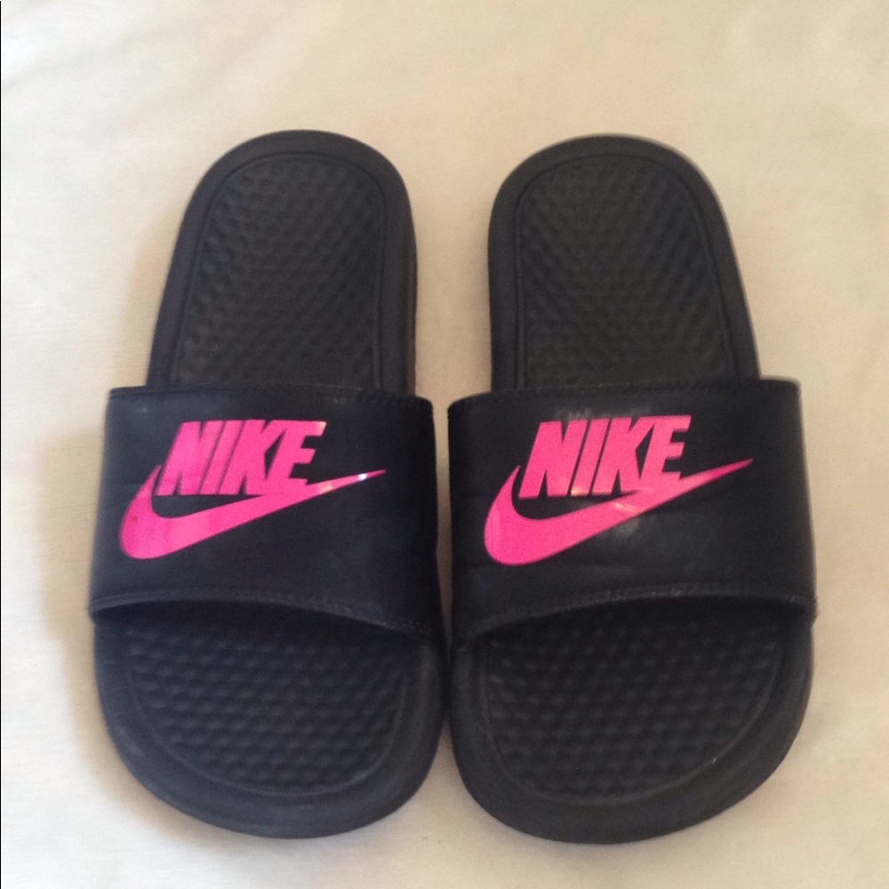 Neon Nike Logo slips